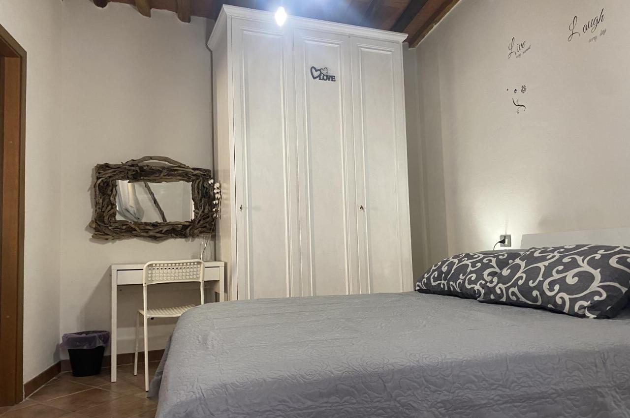 B&B L'Angolino Intero Alloggio Usigliano Exterior photo