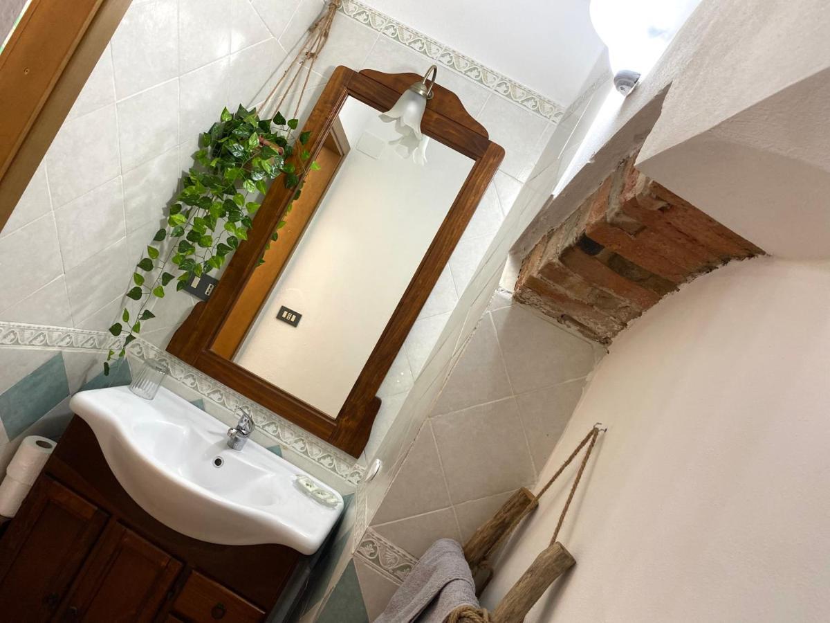 B&B L'Angolino Intero Alloggio Usigliano Exterior photo
